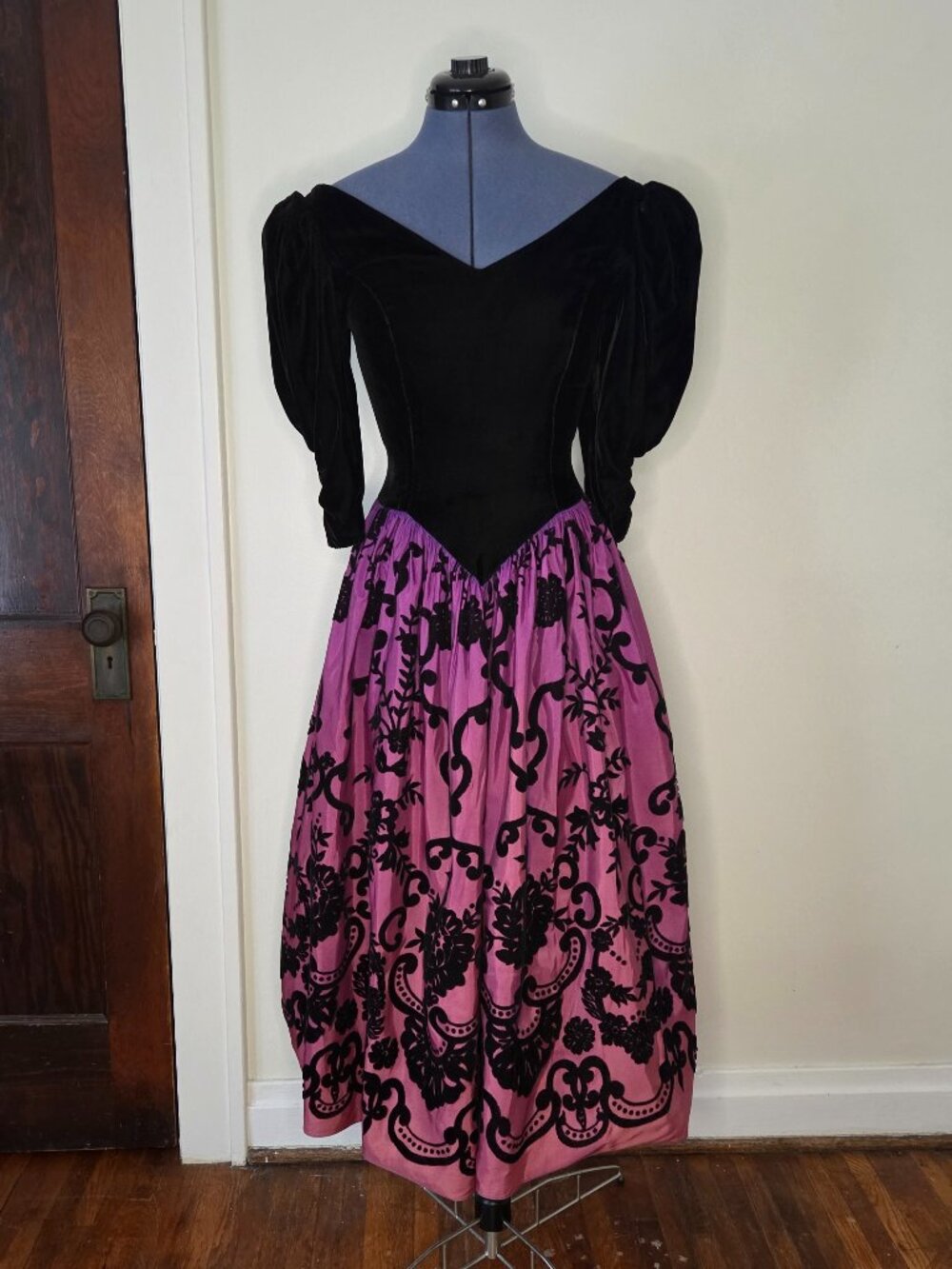 Scott McClintock Vintage 80’s Black Flocked Velvet Puff Sleeve Evening Dress